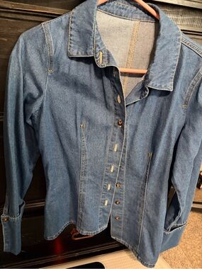 Classic Blue Denim Button-Front Women’s Shirt Jacket